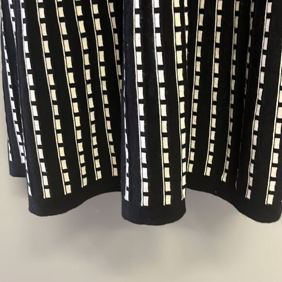 Lane Bryant Black & Beige Abstract Cube & Vertical Lined Sweater Dress-14/16 - Picture 8 of 16